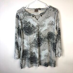 Chicos gray white patterned tunic 3/4 sleeve easywear v-neck notch L (Chico’s 2)